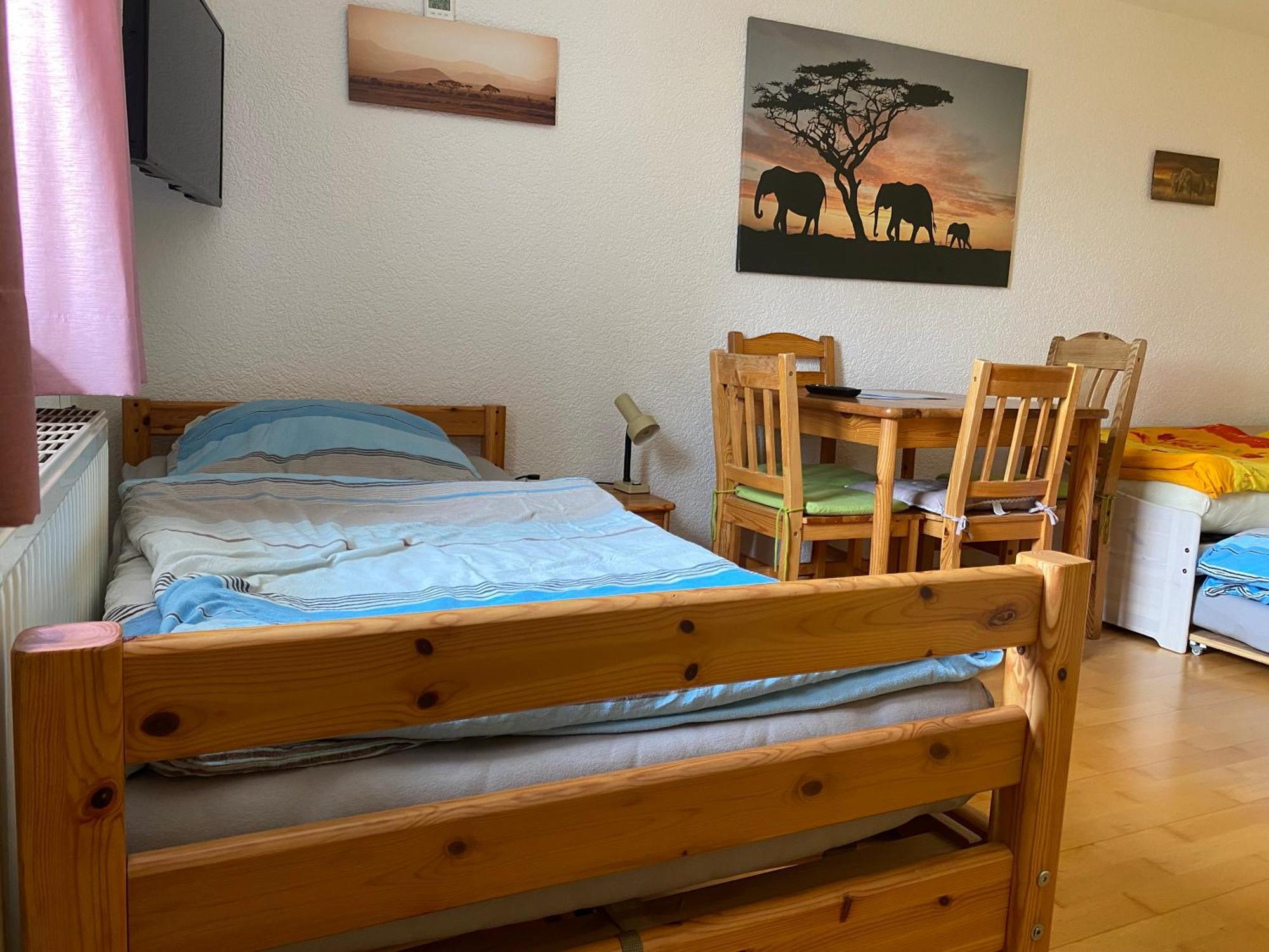 Homestay Ferienzimmer Oelhaf In Gelb Self Check-in Mit Key-tresore