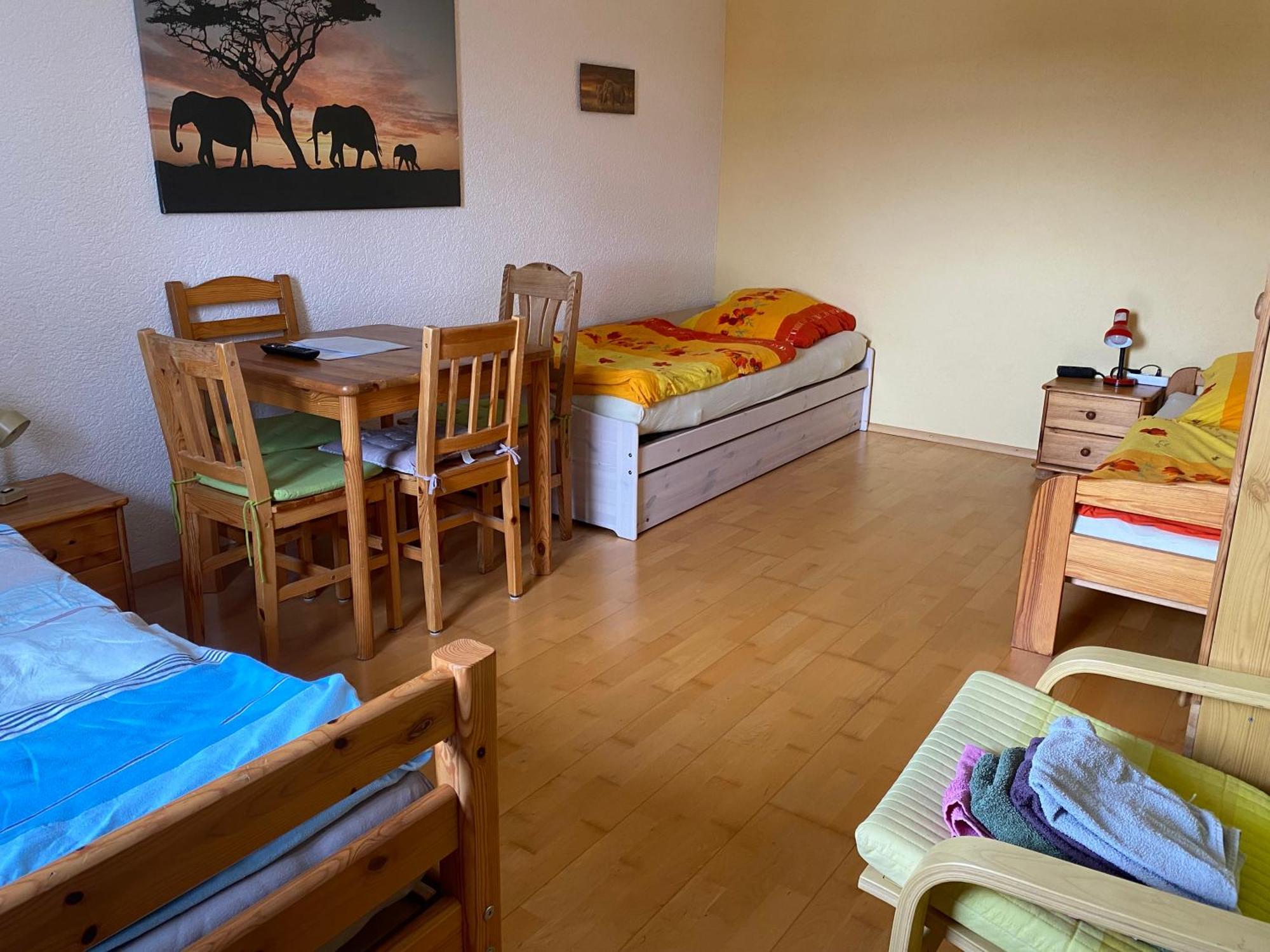 Homestay Ferienzimmer Oelhaf In Gelb Self Check-in Mit Key-tresore