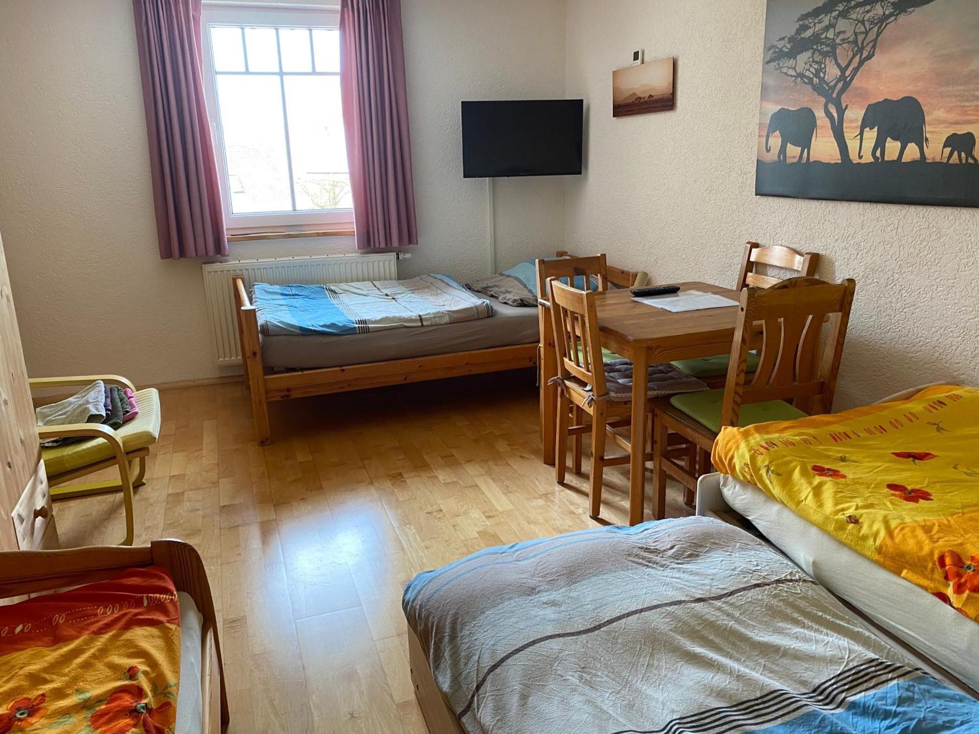 Ferienzimmer Oelhaf In Gelb Self Check-in Mit Key-tresore Homestay