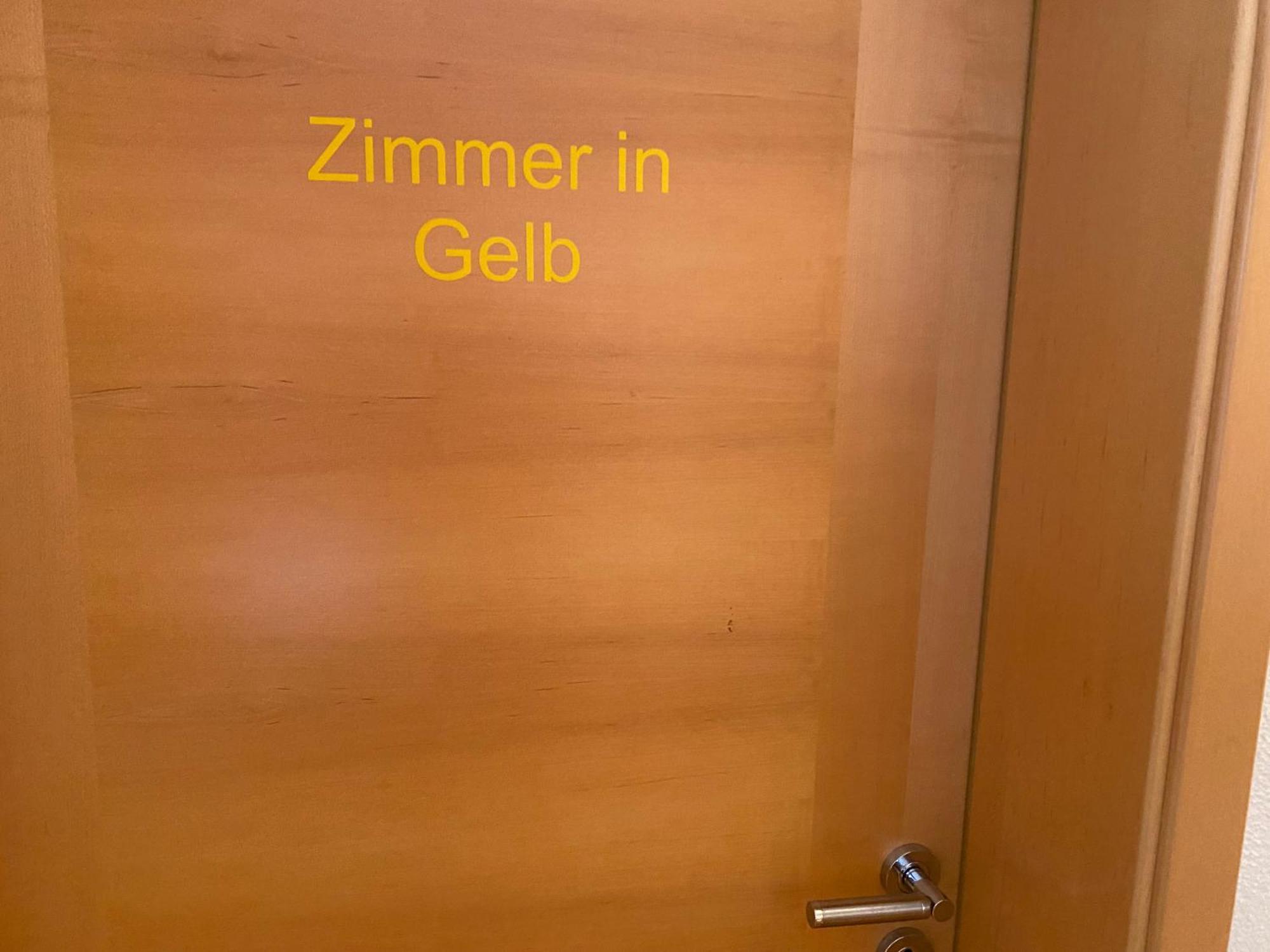 Homestay Ferienzimmer Oelhaf In Gelb Self Check-in Mit Key-tresore Wilhelmsdorf (Ravensburg)